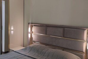 4 bedrooms, free WiFi, bed sheets