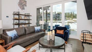 TV connectée, cheminée, chaßne hi-fi