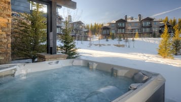 Bain à remous extérieur