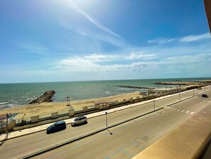 Beach nearby - Athena Seafront Apartment, Free Parking & Pool (Castel Volturno)