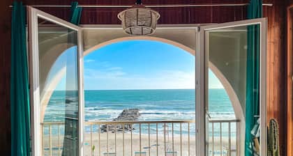 Athena Seafront Apartment, Free Parking & Pool