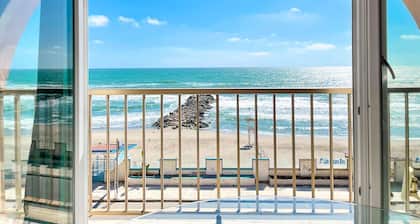 Athena Seafront Apartment, Free Parking & Pool