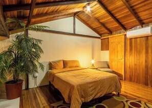 5 bedrooms, travel crib, WiFi, bed sheets