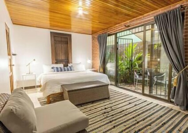 5 bedrooms, travel crib, WiFi, bed sheets