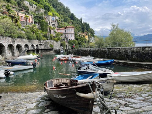Romantic holiday apartment with a great view of the lake