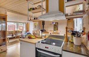 Fridge, stovetop, dishwasher, coffee/tea maker - 2 bedroom pet friendly home in Stege (Stege)