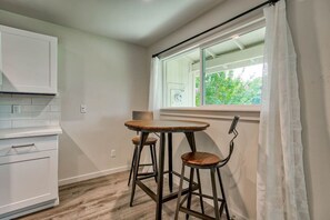 Dining - Modern Home Bright Spacious Full Kitchen Garage (Redding)