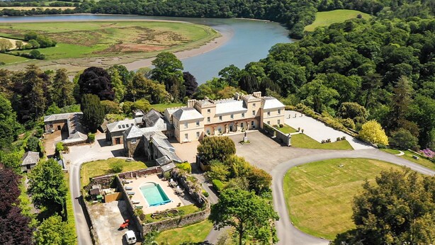 A large estate with a swimming pool, surrounded by lush greenery and a river. - Cornish Castle - Luxury Cottages (Saltash)