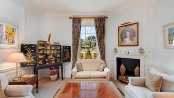 Smart TV, fireplace, foosball