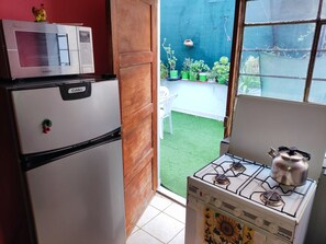 Microwave, oven, cookware/dishes/utensils, dining tables - Complete apartment, ideal for a family group (Wanchaq - Cusco)