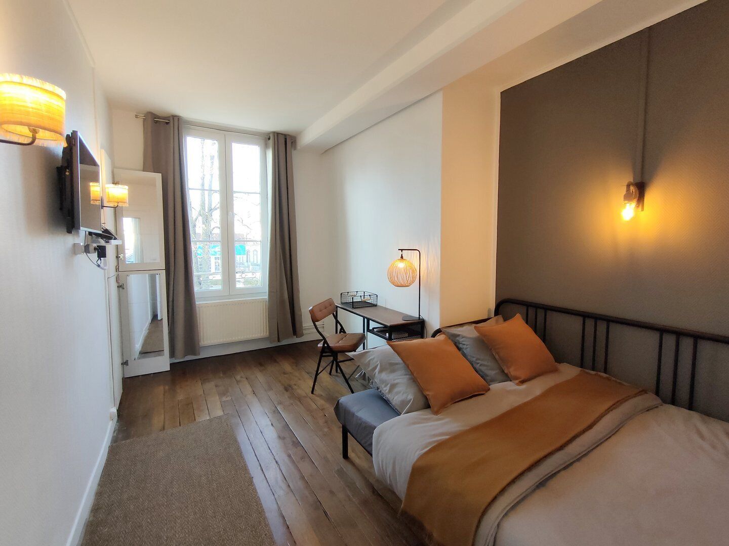 4 Schlafzimmer, Schreibtisch, Internetzugang, Bettwäsche