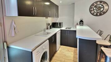 Réfrigérateur, micro-ondes, cafetière/bouilloire