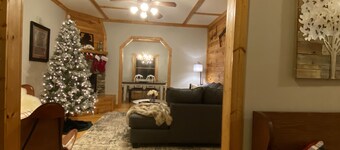 Spacious Farmhouse in Maggie Valley