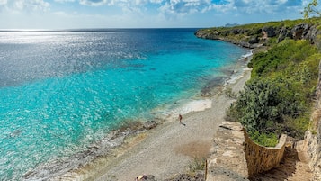 Ranta lähistöllä, rantapyyhkeitä