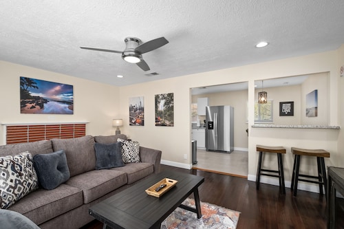 Cozy 2B/1Bth w Great Access to Airport