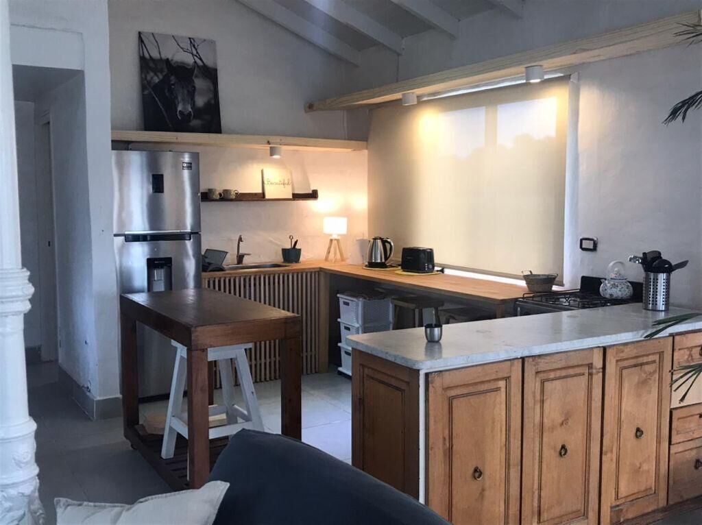 Refrigerador, horno, placa de cocina, cafetera/tetera