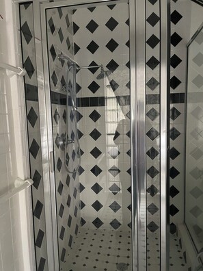 Shower, soap, toilet paper - Private, Quiet 1 bed. 1 bath and 1 extra room.”Cozy Forever”, close to Phoebe. (Albany)