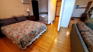 1 habitación, tabla de planchar con plancha, wifi gratis y ropa de cama