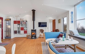 Smart TV, fireplace - Amazing home in Nyborg with kitchen (Nyborg)