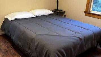 4 bedrooms, WiFi, bed sheets