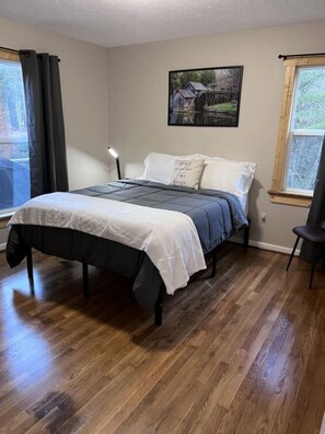4 slaapkamers, een bureau, wifi, beddengoed