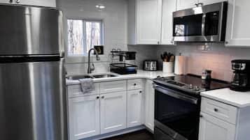 Frigorífic, microones, forn i placa de cuina