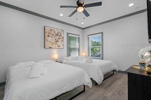 6 habitaciones, escritorio y tabla de planchar con plancha 