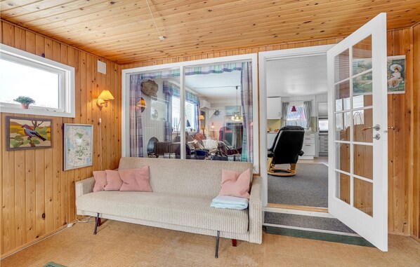 TV, fireplace - Awesome home in Ulfborg with kitchen (Ulfborg)