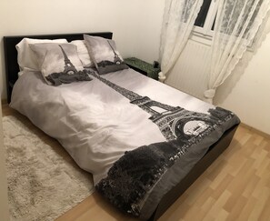 3 chambres, bureau, fer et planche à repasser, Wi-Fi gratuit