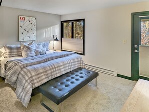 3 bedrooms, iron/ironing board, free WiFi, bed sheets - Stratton Comfort, Convenience & Private Hot Tub (Stratton Mountain)