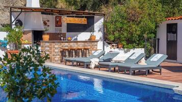 Een verwarmd zwembad