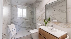 Bathtub, hair dryer - Casa Moreno Cómpeta by Ruralidays (Málaga)