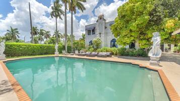 Master BR | Exterior