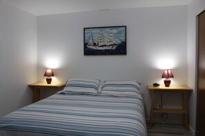 2 bedrooms, travel cot, free WiFi, bed sheets