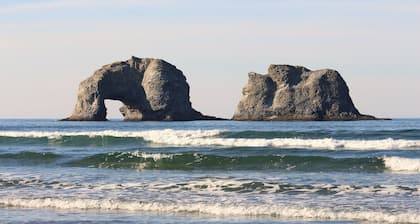 EASY STREET HIDEAWAY: Family Friendly with Quick Access to Rockaway Beach!