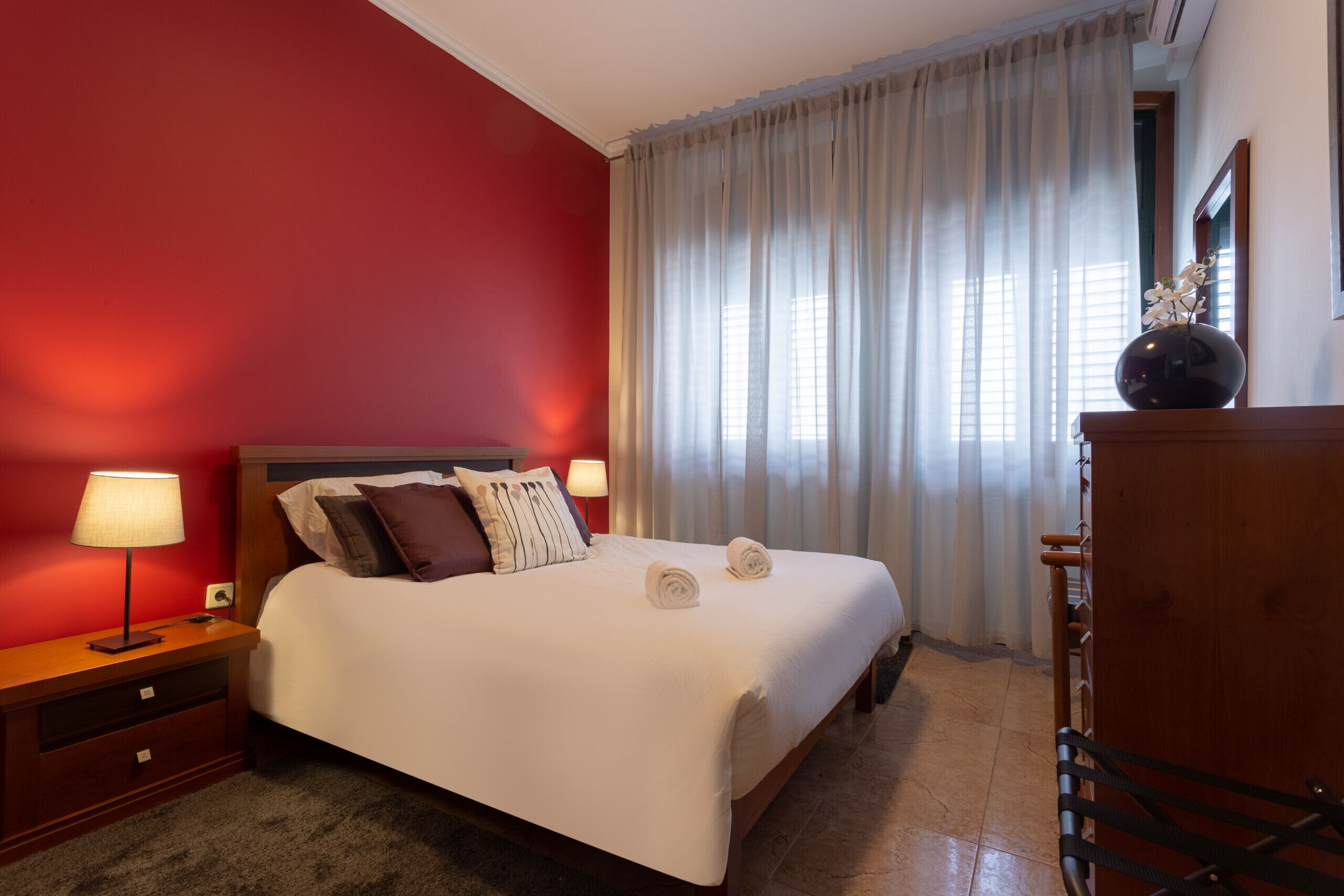 6 bedrooms, desk, iron/ironing board, free WiFi