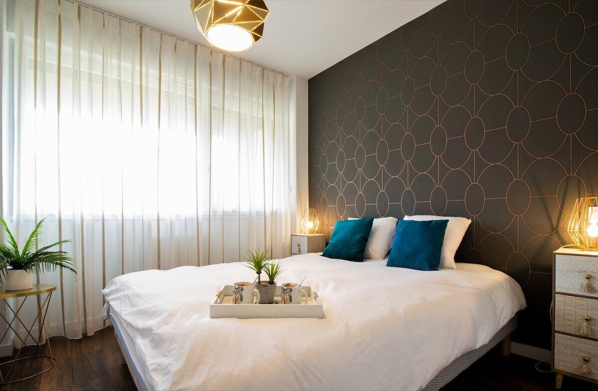 Bügeleisen/Bügelbrett, kostenloses WLAN, Bettwäsche