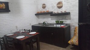 Dining - AM 1 to 4 Huespe 3km TELEFERICO ORIZABA SUPER SAFE HOLIDAY ACCOMMODATION (Río Blanco)