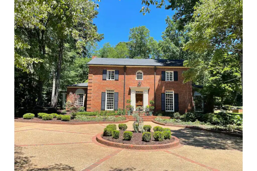 Well Appointed & Elegant Five Points Home