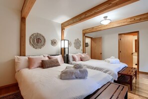 4 chambres, coffres-forts dans les chambres, bureau