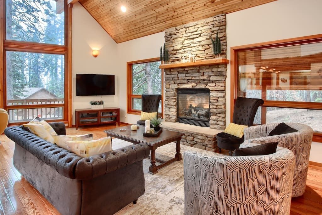 Smart TV, fireplace, video games, table tennis