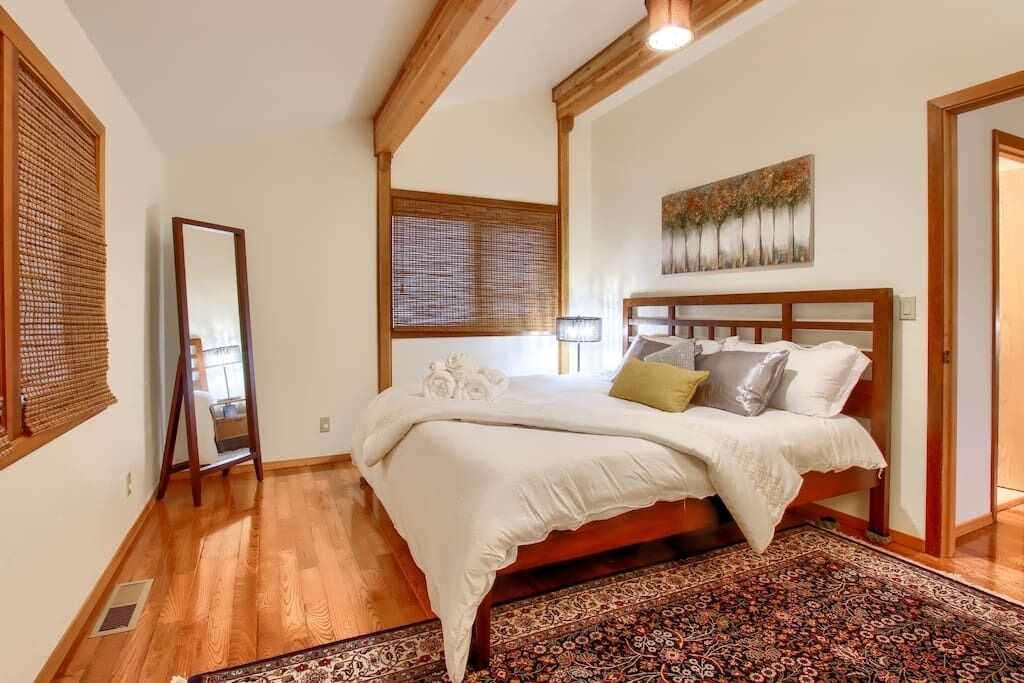 4 habitaciones, caja de seguridad en la habitación y escritorio 