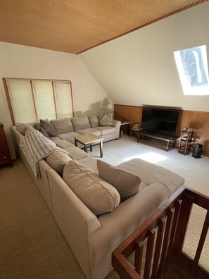 Smart TV, reproductor de DVD, libros y videoteca 