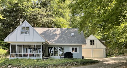 Hope Floats Cottage on Stony Lake