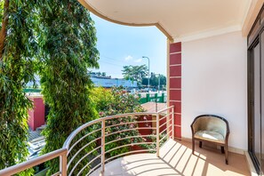Property grounds - Free WiFi, 5-minute drive, Free pick and drop to the airport. Buffet Breakfast (Entebbe)