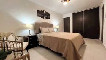2 bedrooms, iron/ironing board, free WiFi, bed sheets