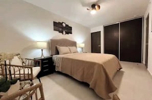 2 bedrooms, iron/ironing board, free WiFi, bed sheets