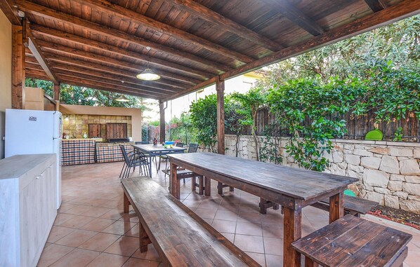Outdoor dining - Nice home in Marina di Modica with WiFi (Marina di Modica)