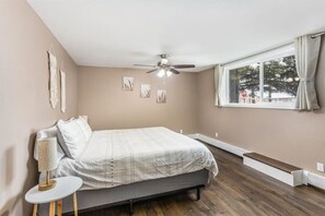 5 habitaciones, escritorio y tabla de planchar con plancha 