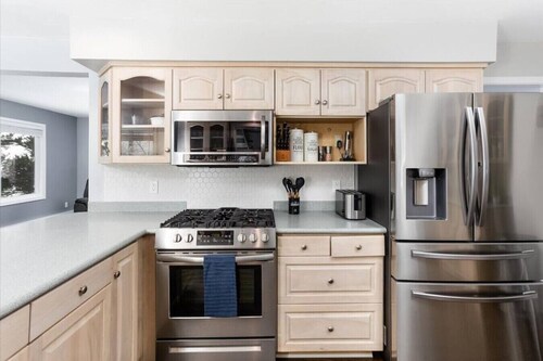 MountainView Getaway - Spacious Home, Sleeps 11